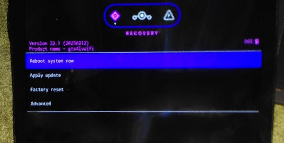 Black screen, pink headline 'Recovery', white menu with options 'Reboot system now', 'Apply update', 'Factory reset', 'Advanced'